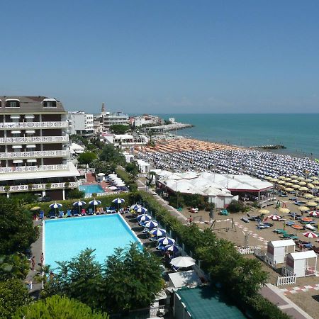 Hotel Imperial Каорле Экстерьер фото